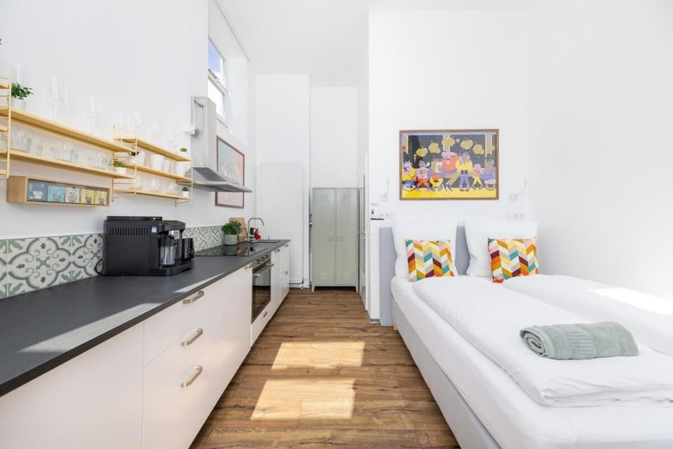 Bed, Photo of the whole room, Bedroom, oven, stove, towels