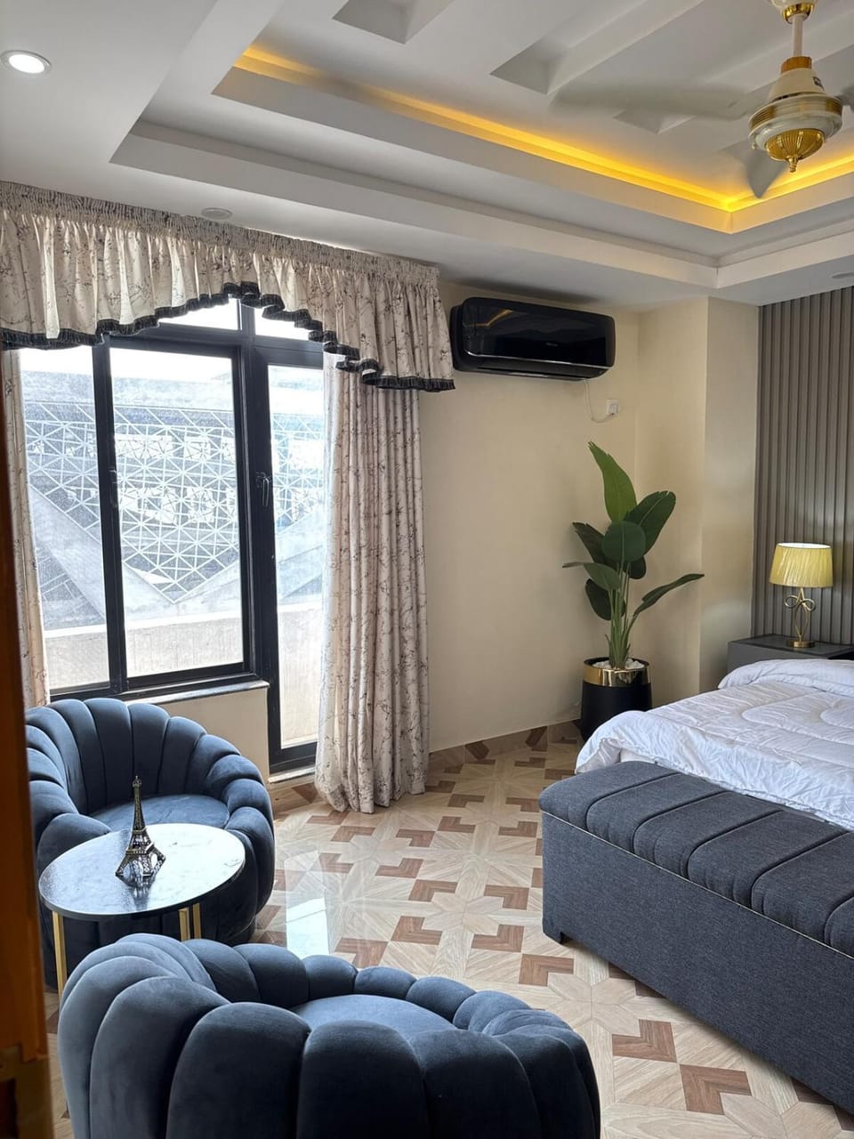 Seating area, Bedroom