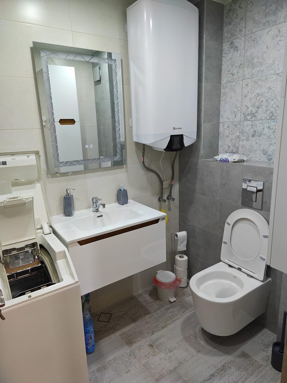 Shower, Toilet, Bathroom, bidet, towels