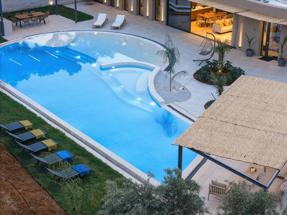 Patio, Day, Pool view, Swimming pool, sunbed
