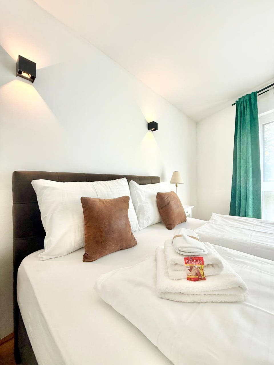 Bed, Photo of the whole room, Bedroom, towels