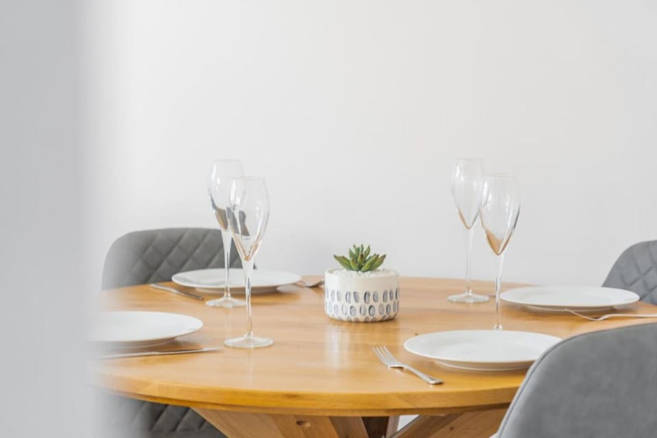 Ascot Racecourse Apartment - Free Parking - By Tempstay Apartment in England