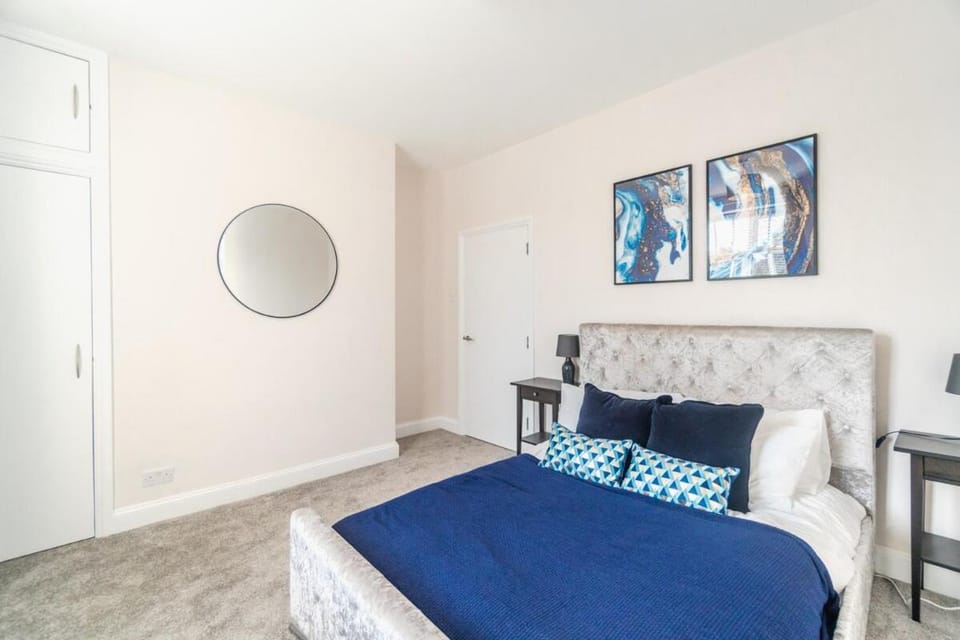 Ascot Racecourse Apartment - Free Parking - By Tempstay Apartment in England