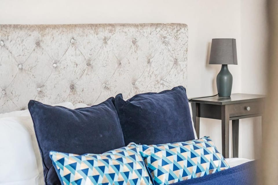 Ascot Racecourse Apartment - Free Parking - By Tempstay Apartment in England