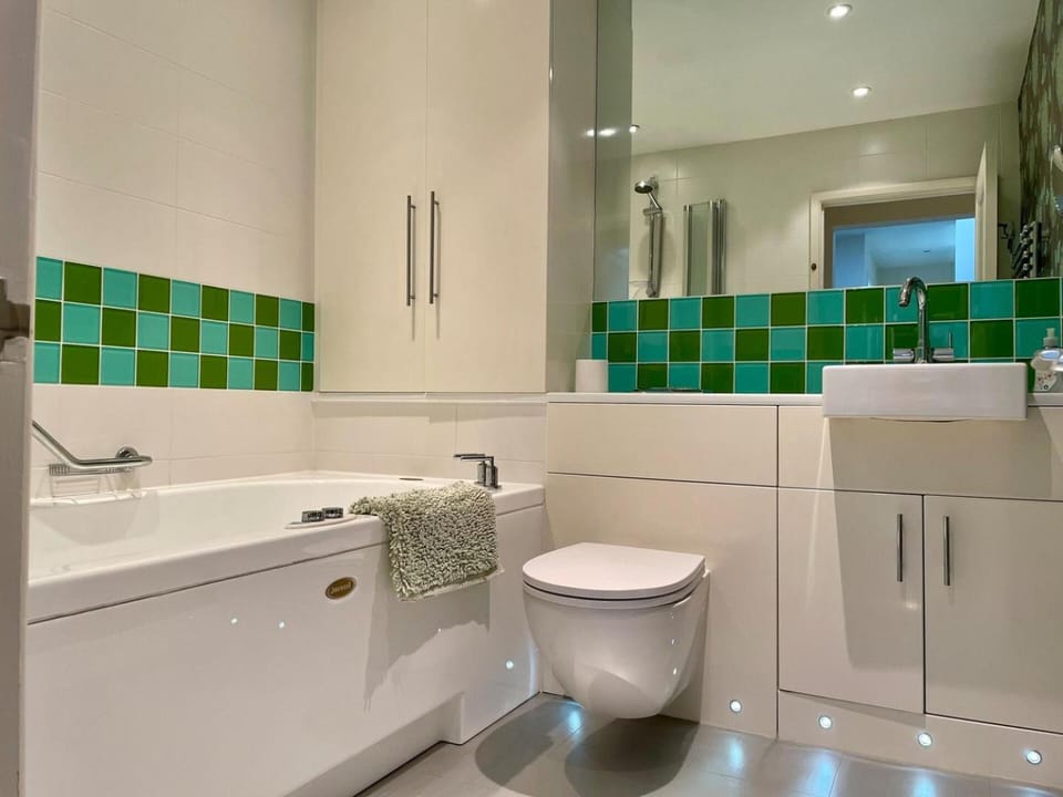 Toilet, Bathroom, Bath