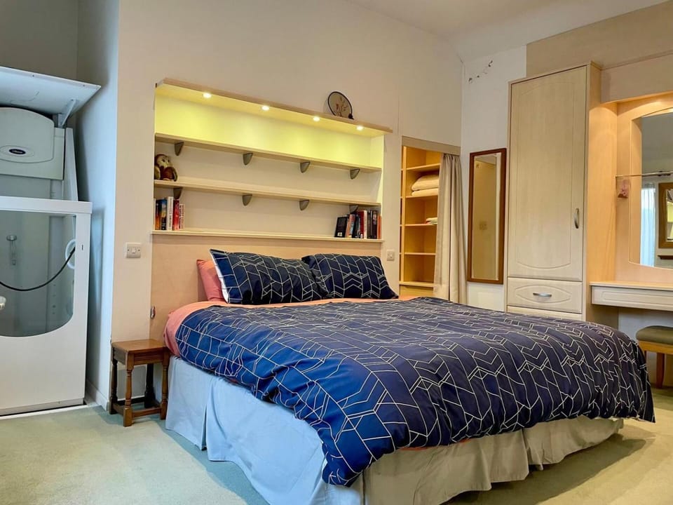 Bed, Photo of the whole room, Bedroom, wardrobe