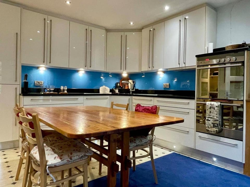 Kitchen or kitchenette, Dining area, oven, stove