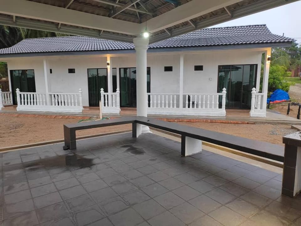 Property building, Breakfast