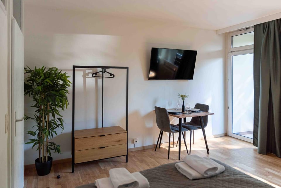 TV and multimedia, Dining area