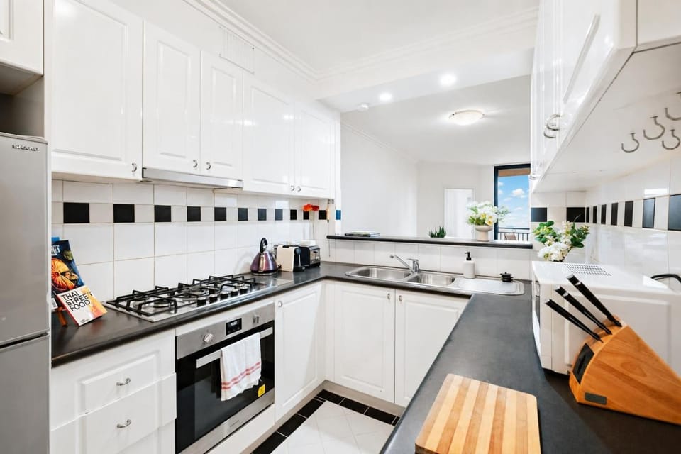 Kitchen or kitchenette, Photo of the whole room, microwave, oven, stove
