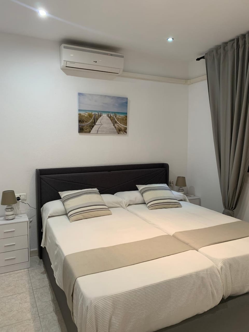 Photo of the whole room, Bedroom, air conditioner
