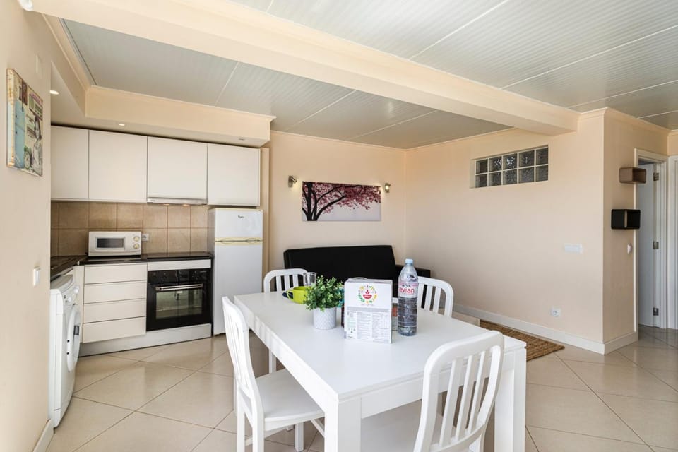 Budget Beach Center B5 Apartment in Guia