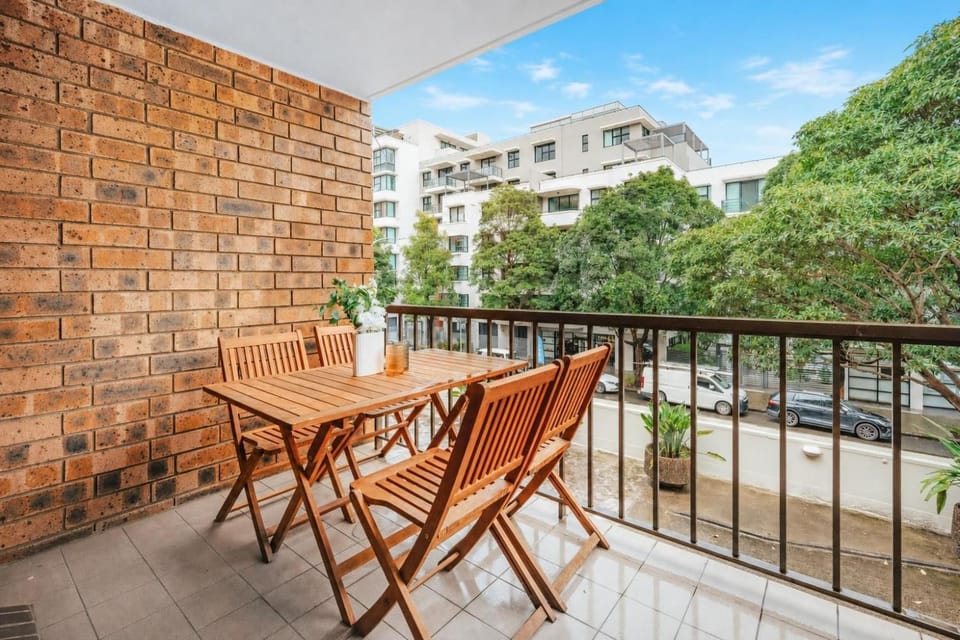 Property building, Spring, Day, View (from property/room), Balcony/Terrace