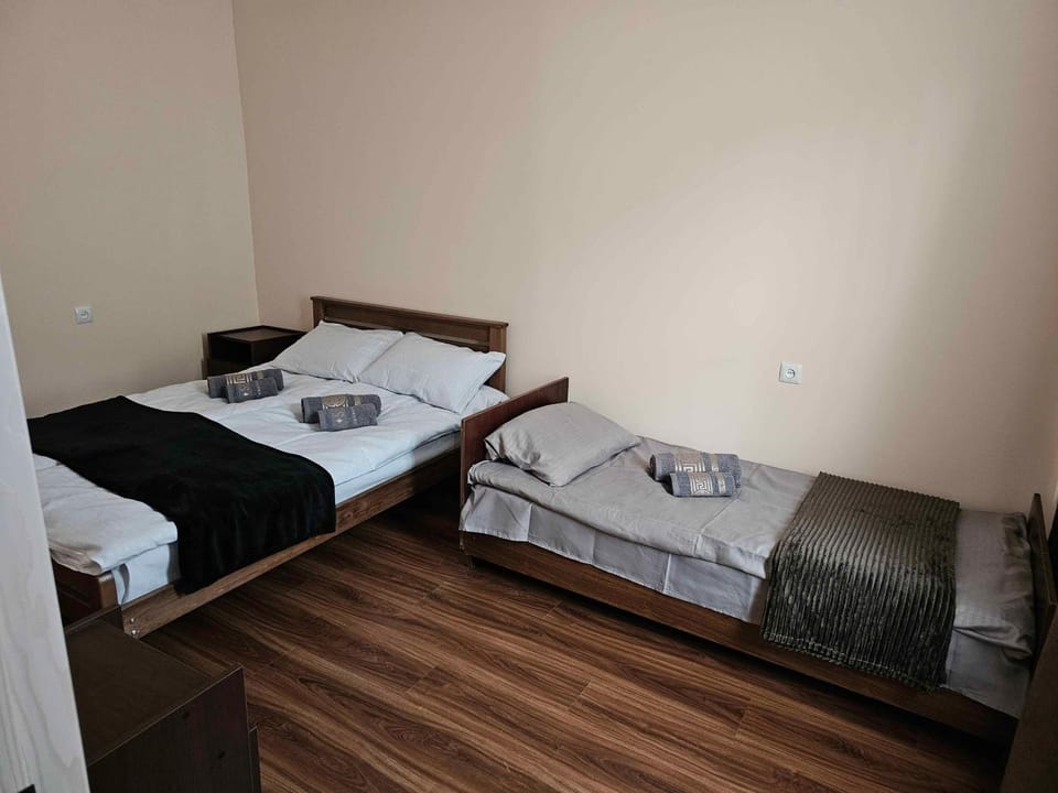 Bed, Bedroom, towels