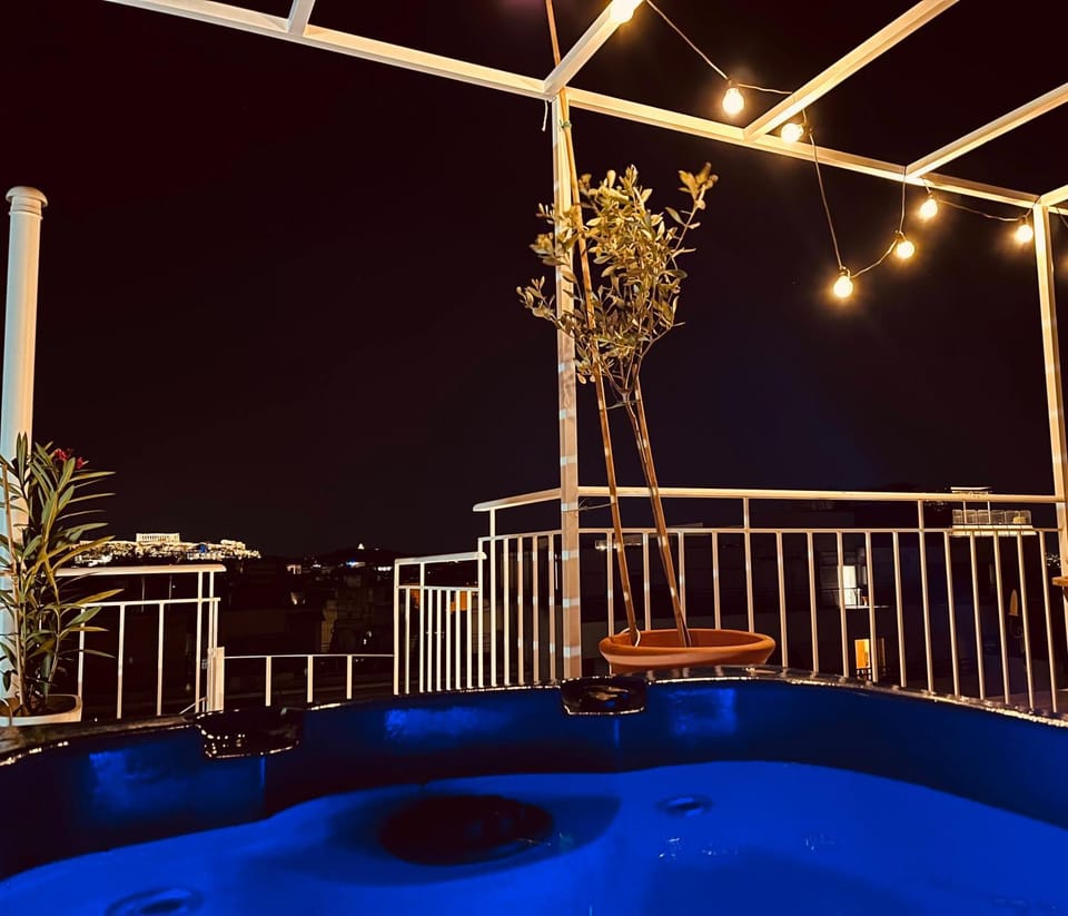 Private Rooftop Jacuzzi with Acropolis Views Apartment in Athens
