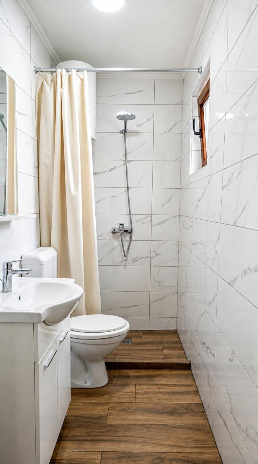Shower, Toilet, Bathroom, towels