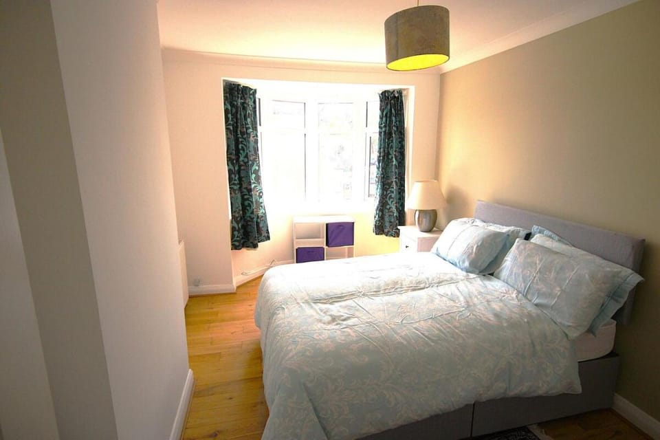 3 Bed Family House and Garden House in London Borough of Richmond upon Thames