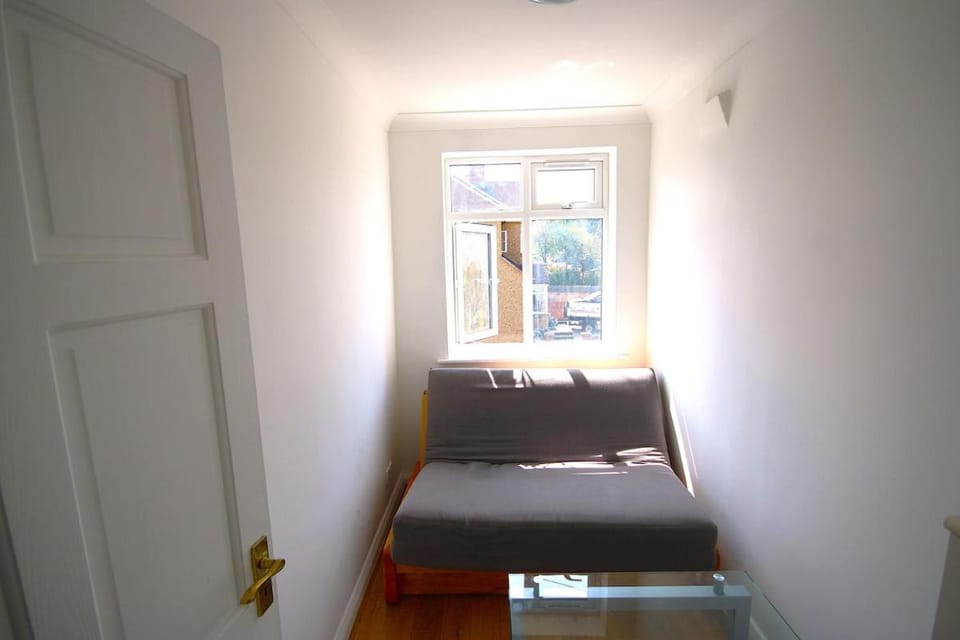 3 Bed Family House and Garden House in London Borough of Richmond upon Thames