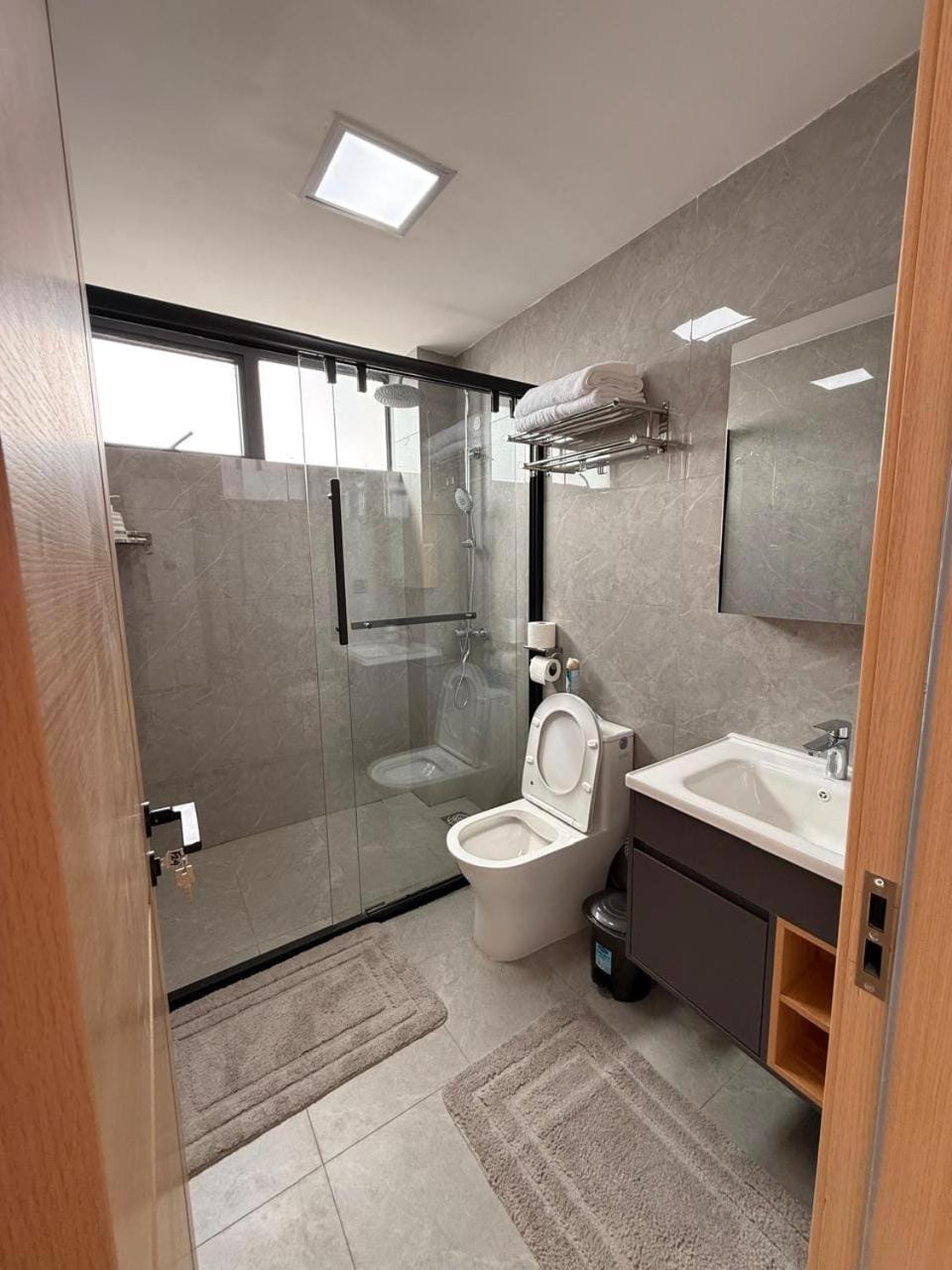 beautiful two bedroom apartment with swimming pool fully equipped gym ample parking space and a relaxing rooftop with breathtaking views in lavington Apartment in Nairobi County