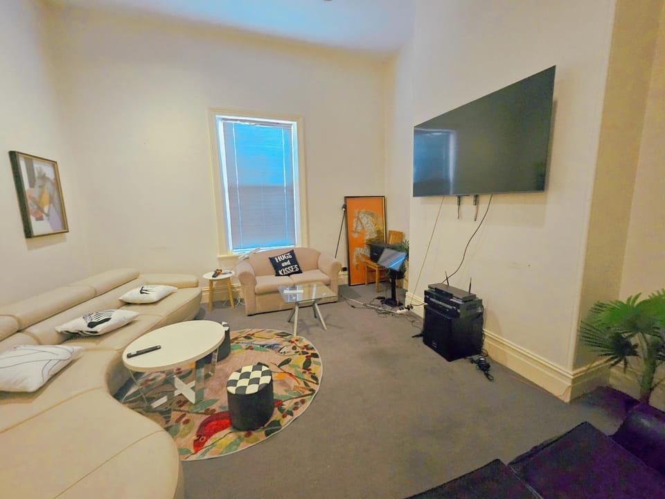 Communal lounge/ TV room