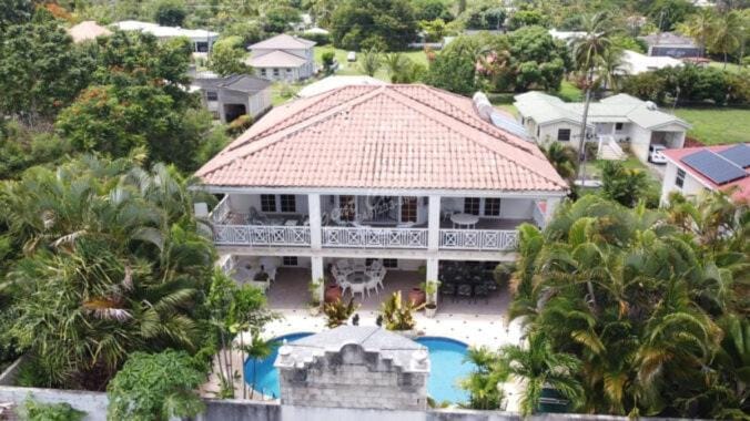 Property building, Garden, Balcony/Terrace, Swimming pool