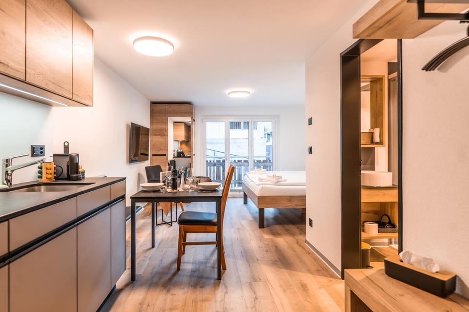 Bed, Bathroom, Dining area, kitchen