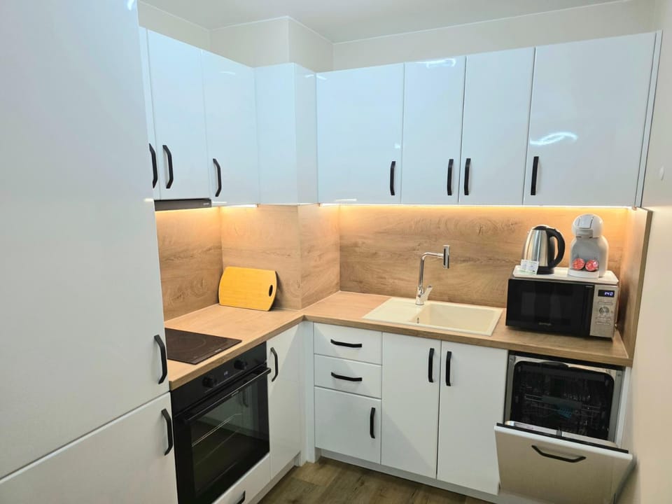 Coffee/tea facilities, Kitchen or kitchenette, dishwasher, heating, internet, microwave, oven, stove, air conditioner