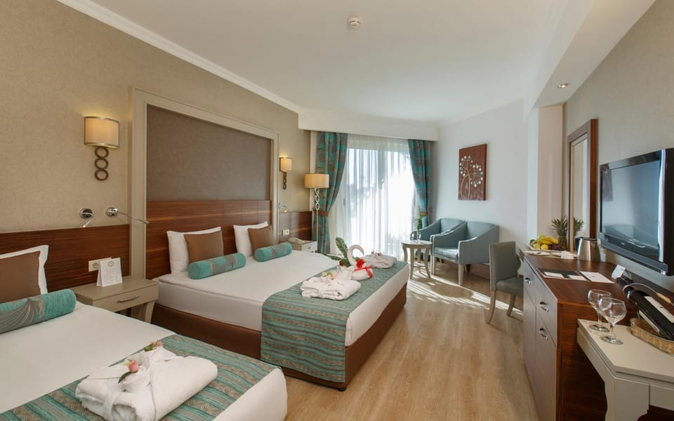 Communal lounge/ TV room, Bed, TV and multimedia, Bedroom, hair dresser