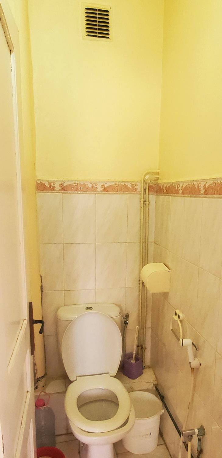 Toilet, bidet