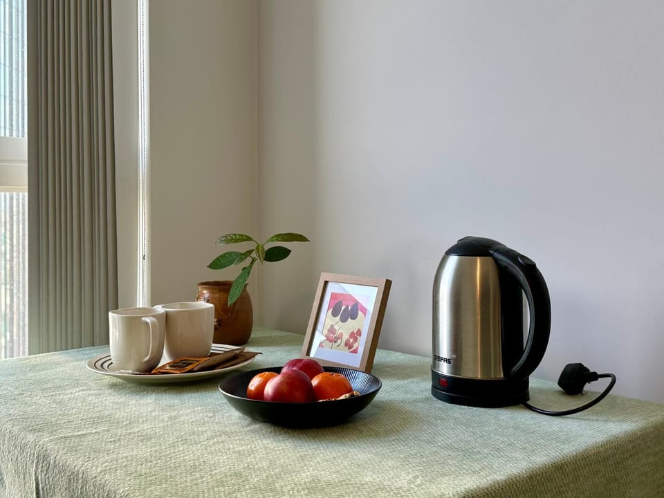 Coffee/tea facilities, Food and drinks, Food, minibar