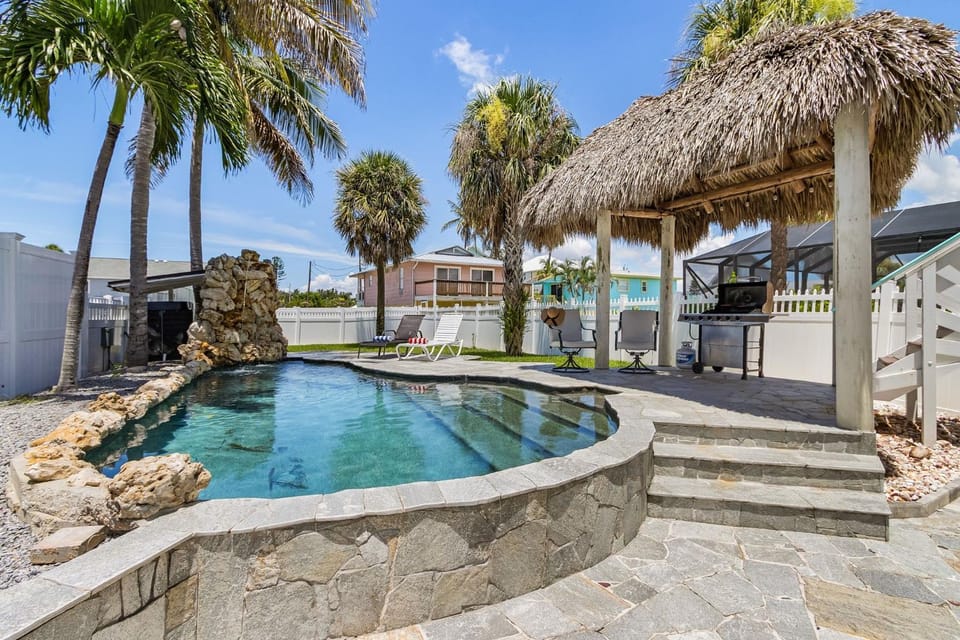 A short walk to Sun & Sand, Coastal Beach Home with Pool - FMB - Aqua Falls - Roelens House in Estero Island