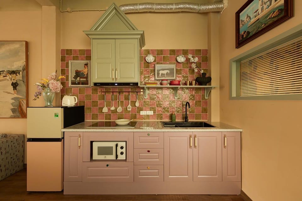 Kitchen or kitchenette