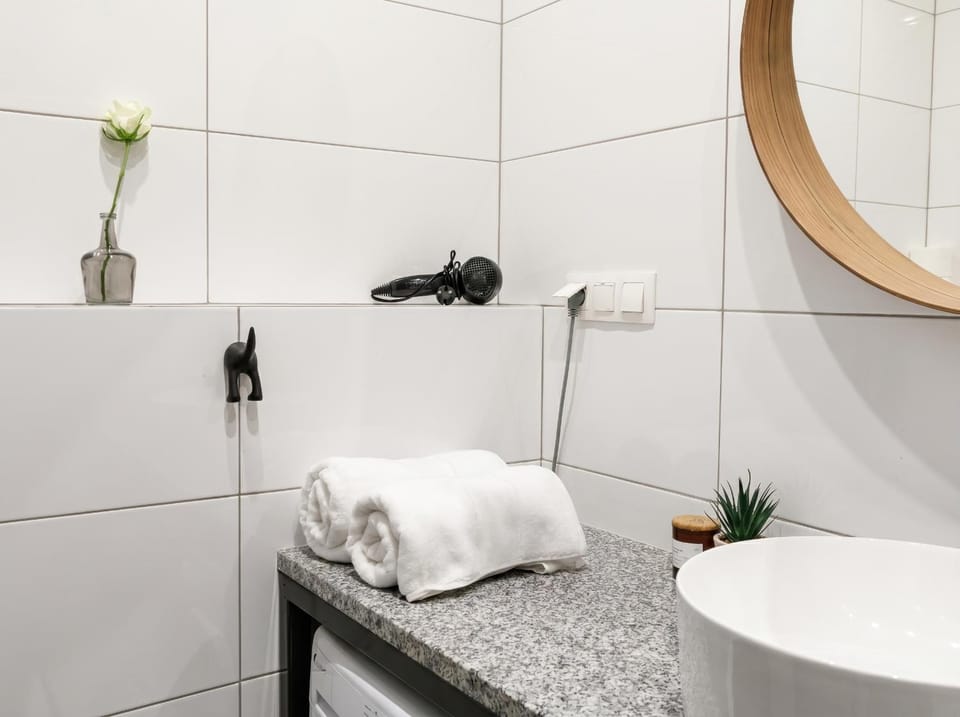 Bathroom, towels
