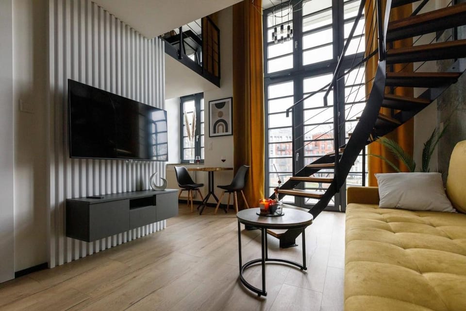 Communal lounge/ TV room, TV and multimedia, Living room, Seating area, Evening entertainment
