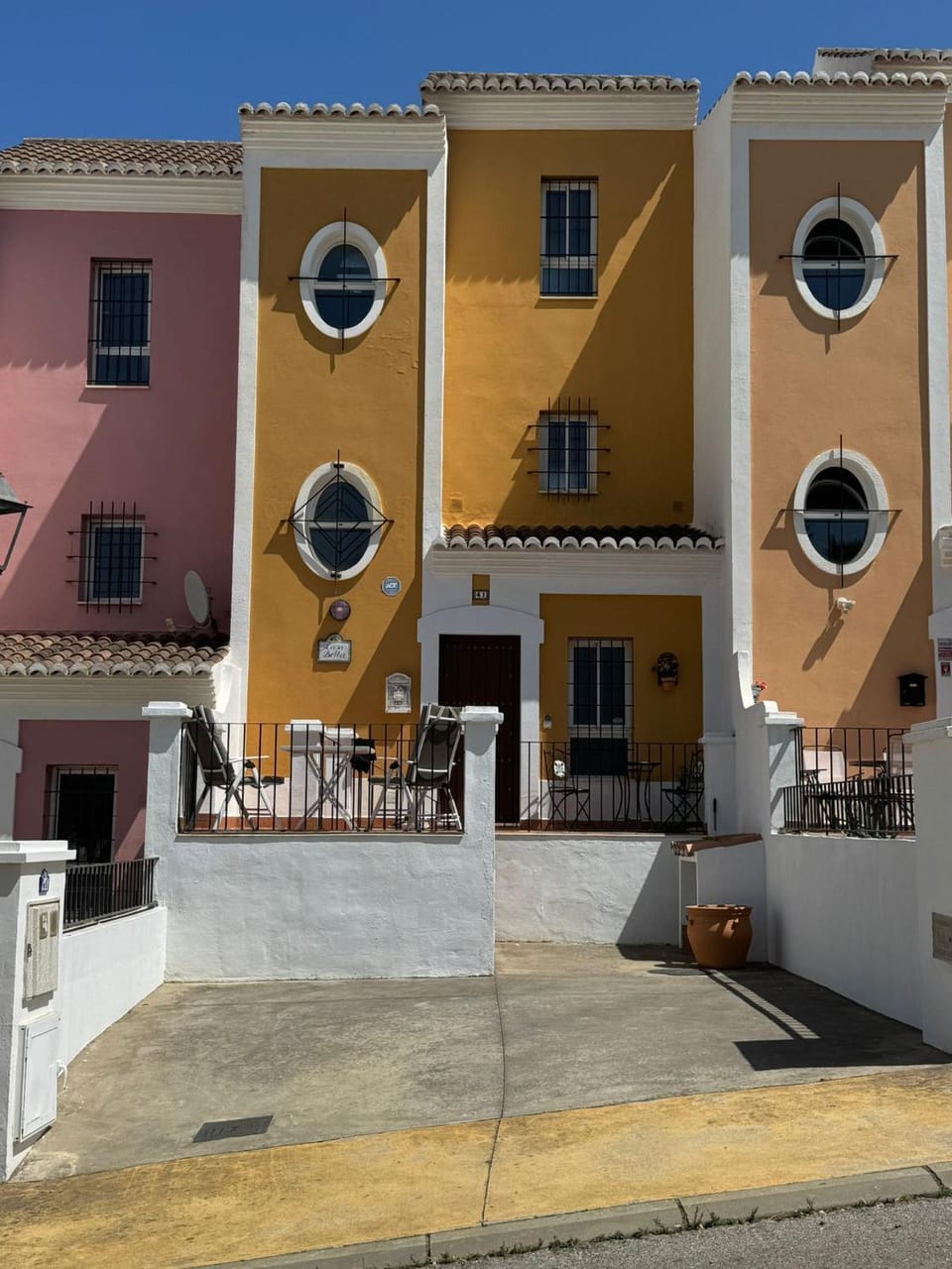 Day, Balcony/Terrace, Parking