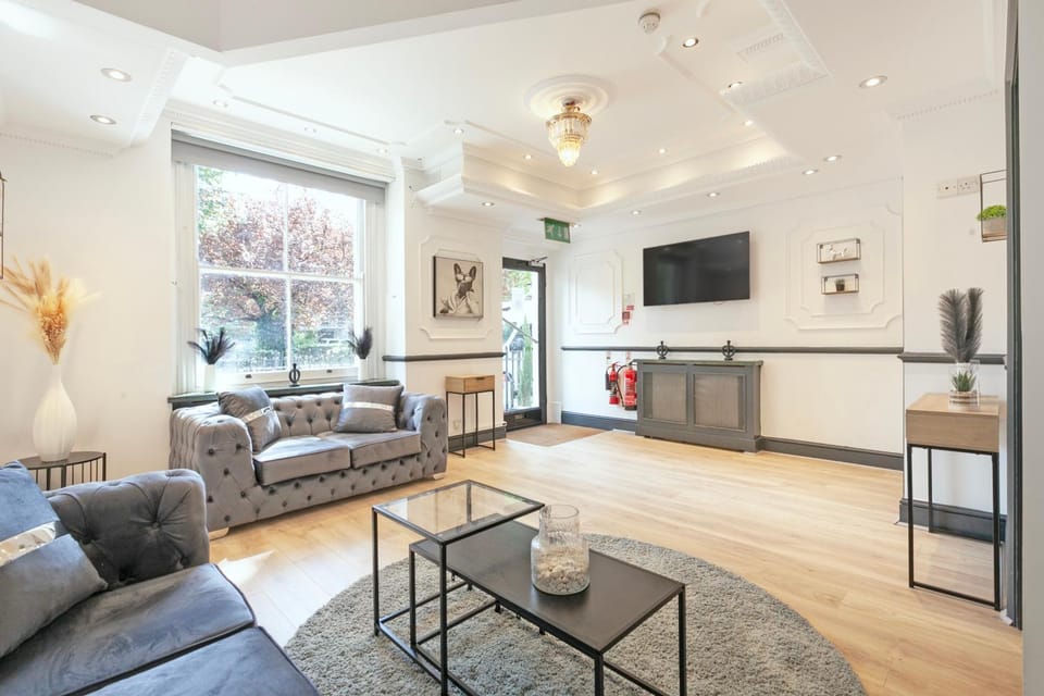 Property building, Lobby or reception