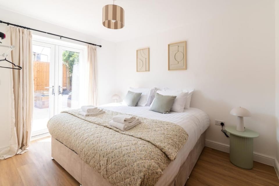 Modern 2-Bedroom Apartment in Prime Location # 1 Apartment in Charnwood