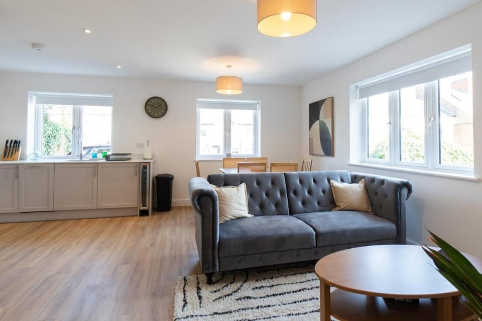 Modern 2-Bedroom Apartment in Prime Location # 1 Apartment in Charnwood