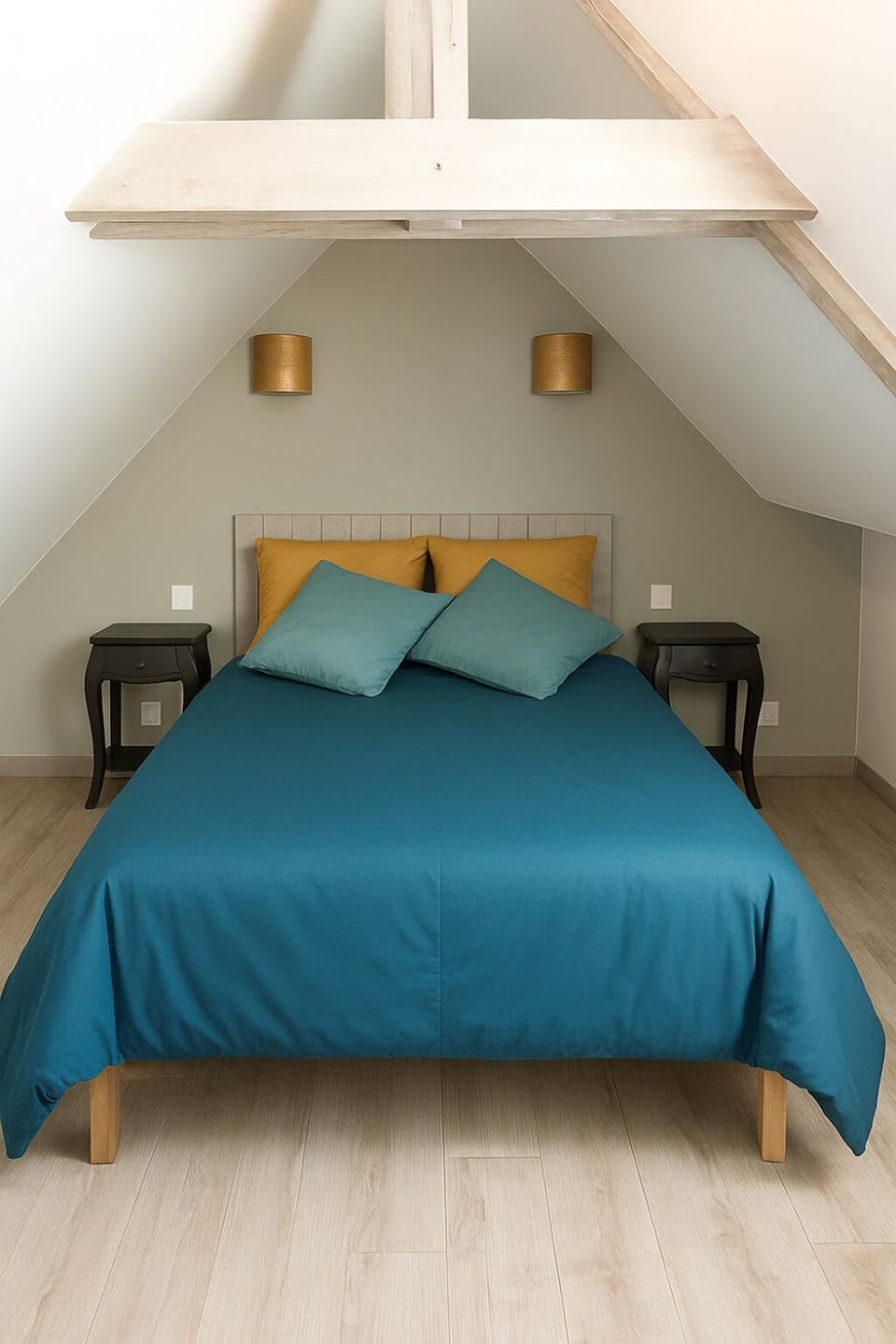Bed, Photo of the whole room, Bedroom