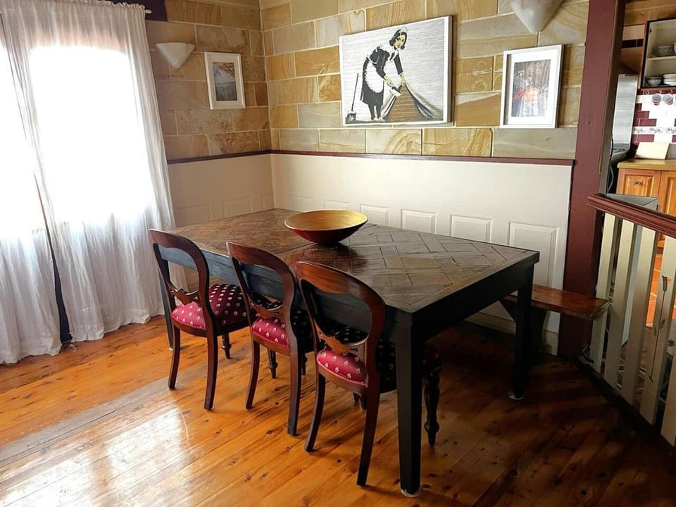Cottage on Cliff sunset, relaxing and warm House in Katoomba
