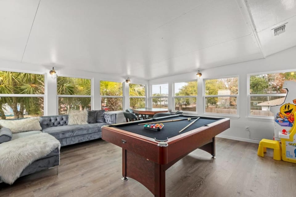 Cape Calm w Private Pool Hot Tub Indoor and Outdoor Game Areas House in Laguna Beach