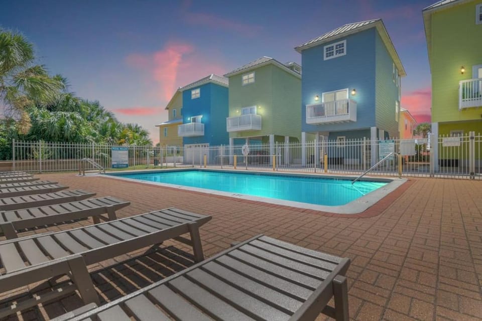 Sea-Jay with Water Views and Moonlit Beach Strolls Await House in Panama City Beach