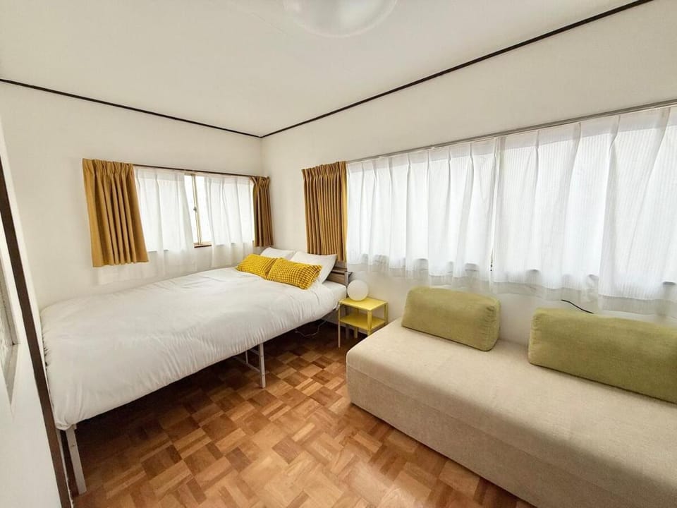 Cozy Private House, 3BR, 5Double Beds, 75inchTV, Free Parking, Tokyo Disney Land, Makuhari, Quiet, Vintage House Cortile of HIMAWARI Apartment in Chiba Prefecture