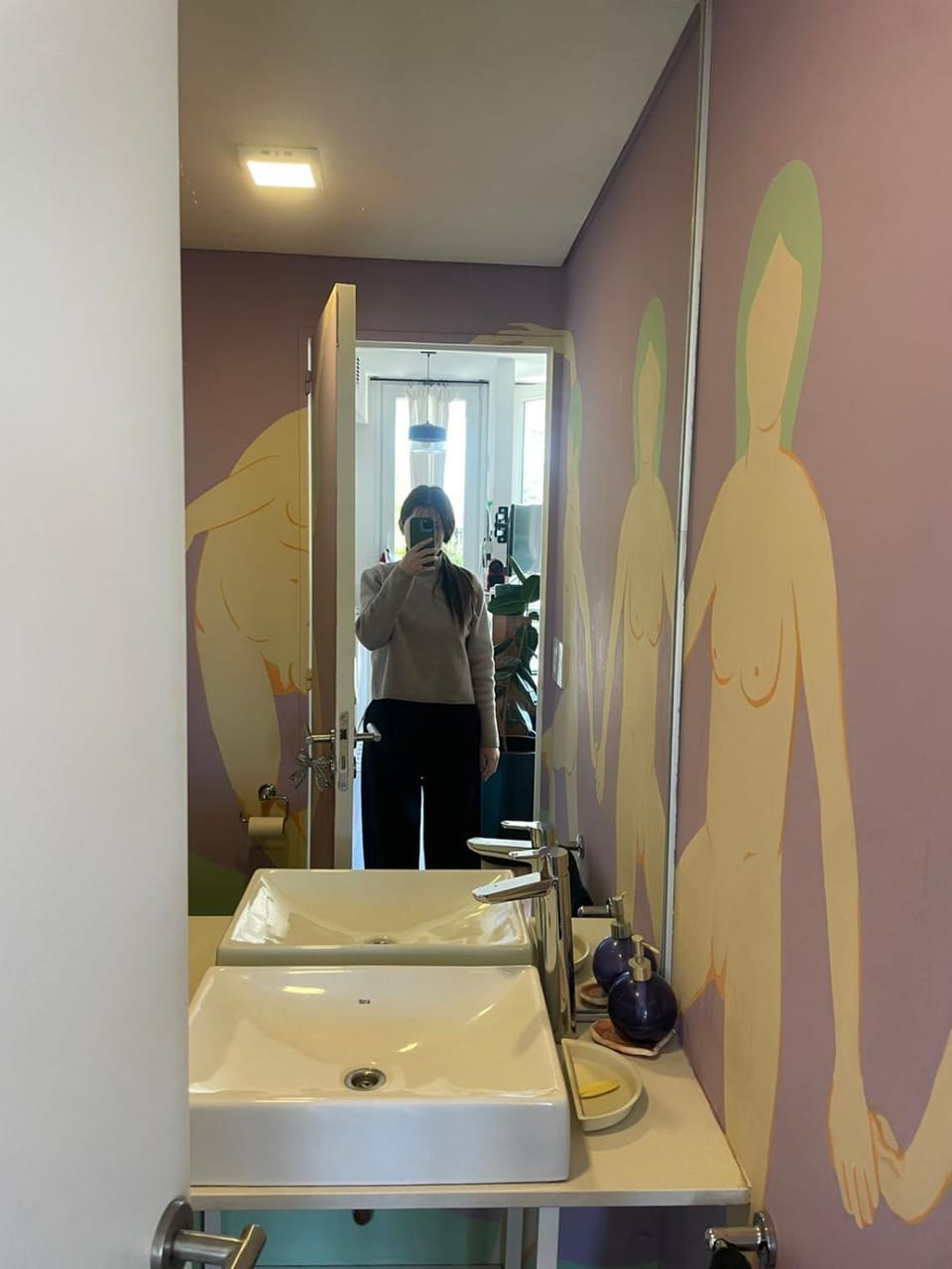 Bathroom, group of guests