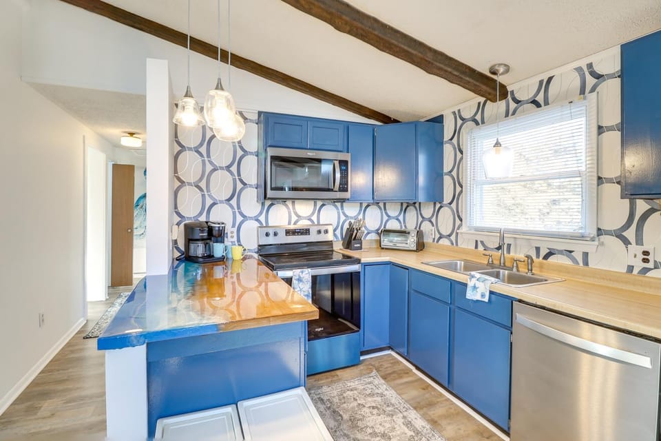 Beach Plum Manor with Stargazing Dome Home Across From Beach House in Broadkill Beach