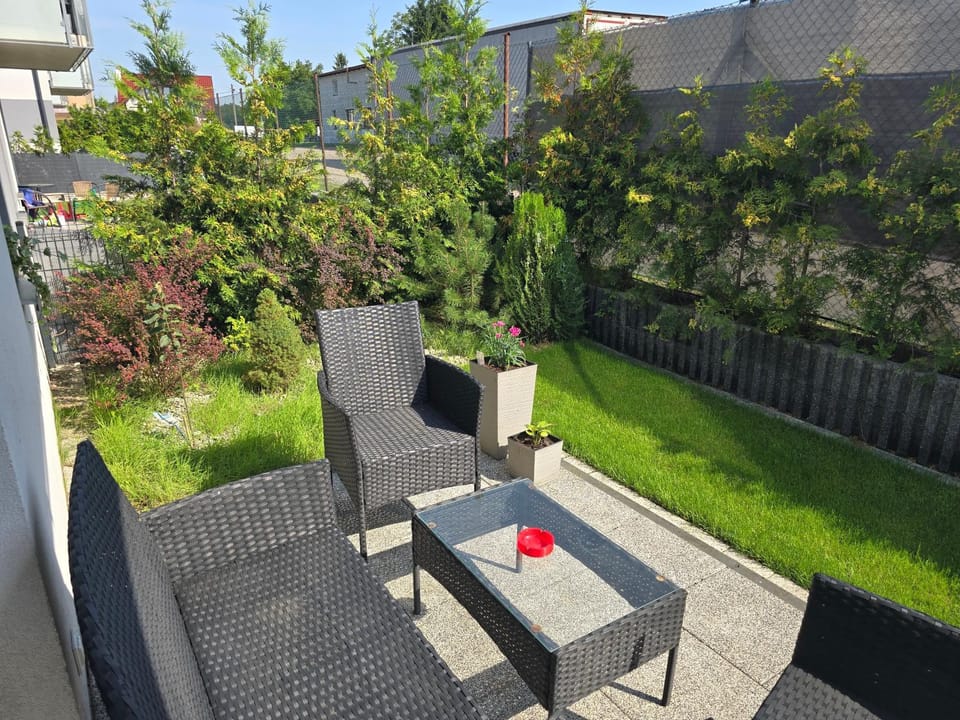 Patio, Day, Seating area, Garden view