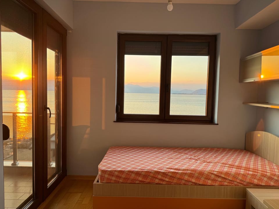 Bed, Bedroom, Lake view