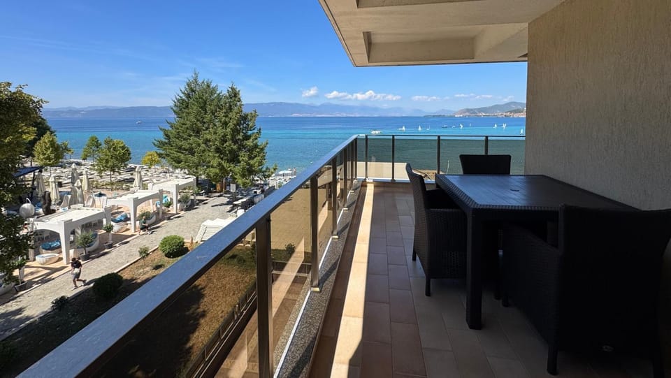 Natural landscape, Balcony/Terrace, Lake view