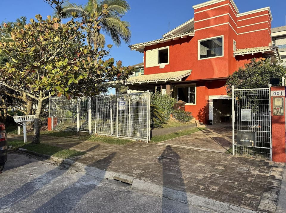 Casa dos Pinheiros - Casa com piscina, acomoda até 14 pessoas Apartment in Florianopolis