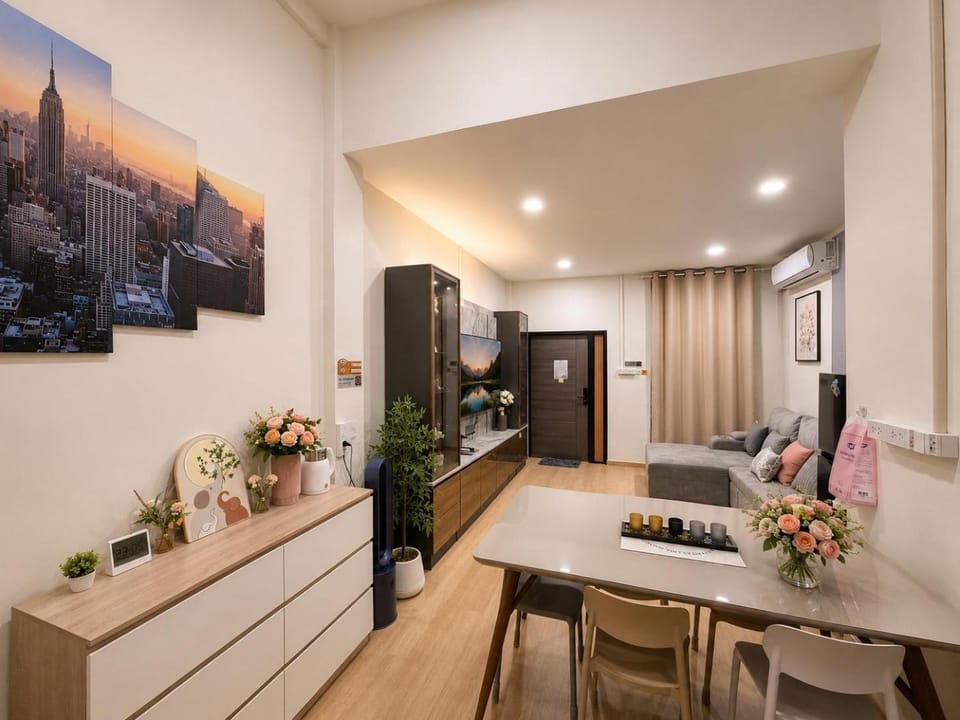 TV and multimedia, Living room, Seating area, Dining area